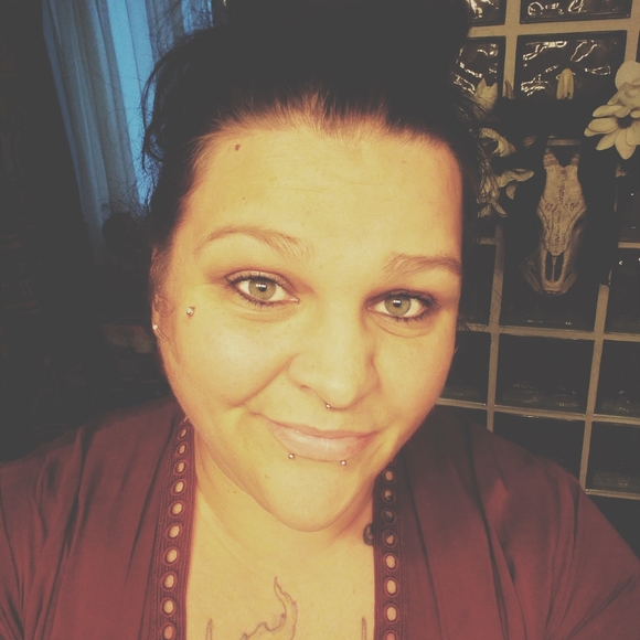 Meet your Posher, Bethany - Picture 3 of 5